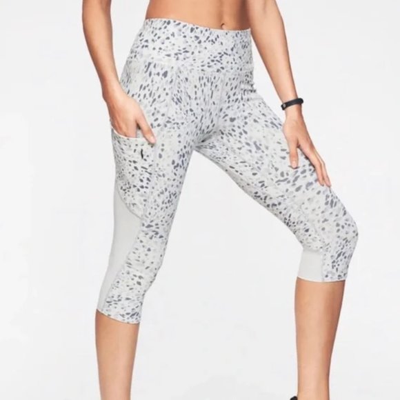 Athleta Spotty All In Crop High Rise Capri Leggings Foggy Grey - Picture 2 of 11
